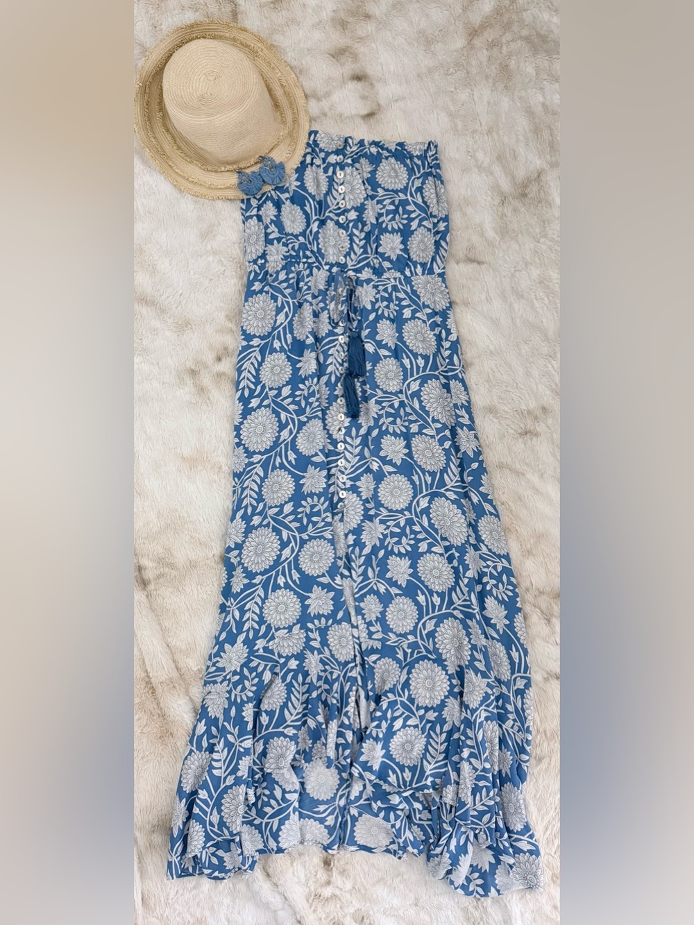 Like New Elan breezy blue & white floral sundress w/ matching straw earrings